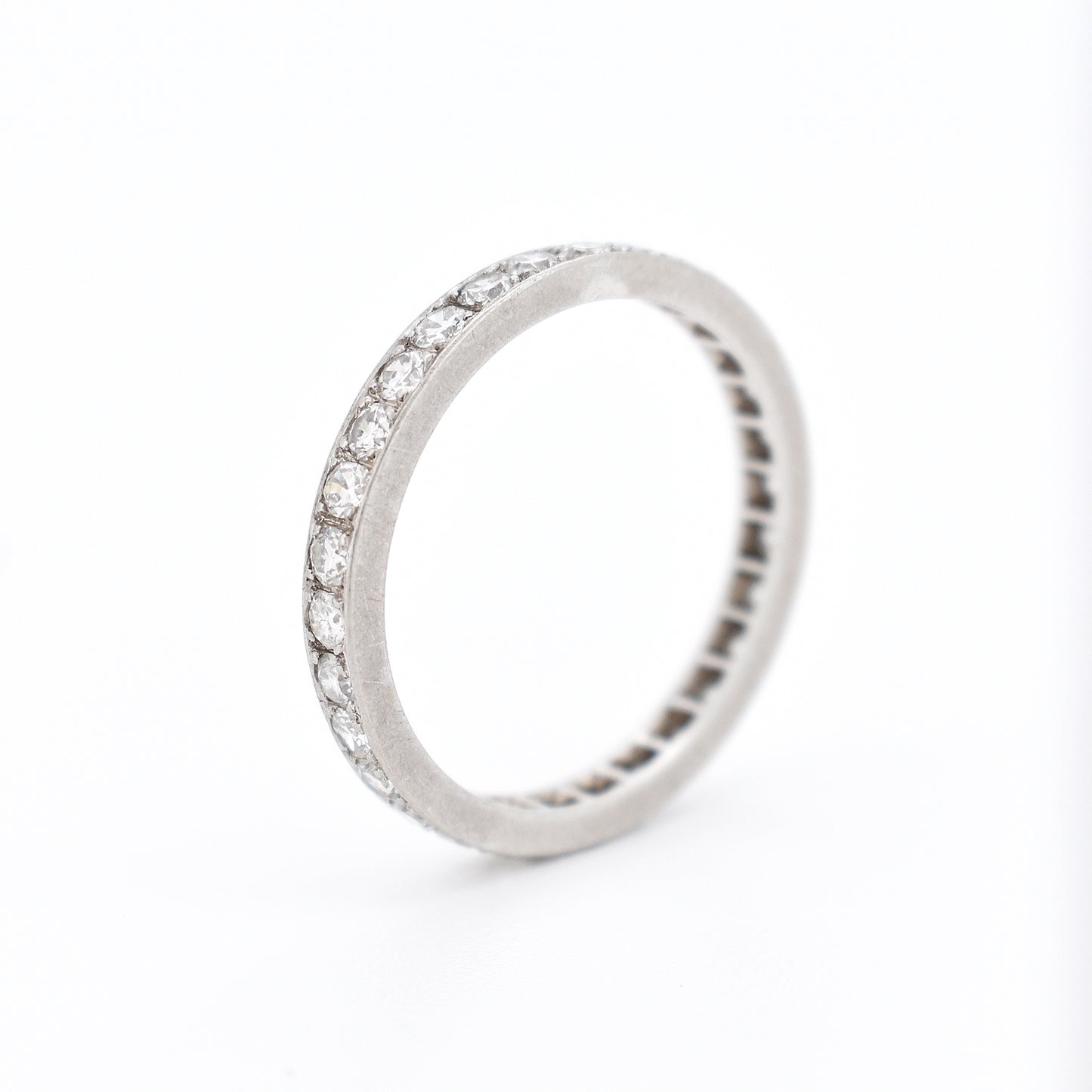 alliance art deco mariage femme diamants, debout