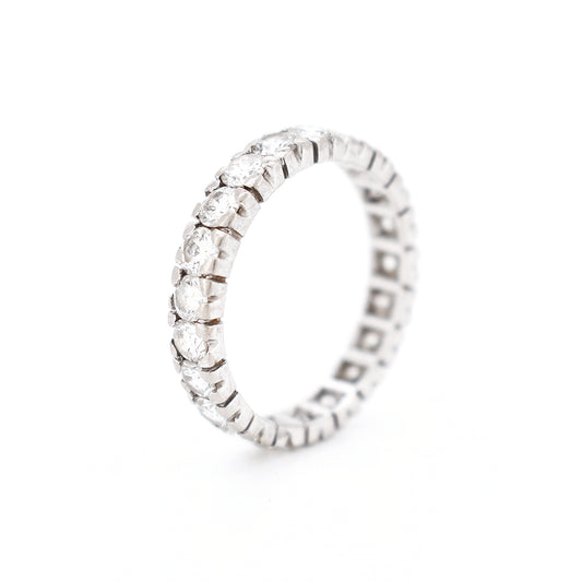 alliance vintage femme or diamants, debout