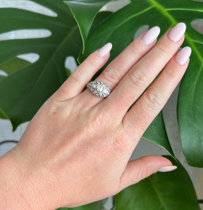 bague art deco platine diamants femme, porté
