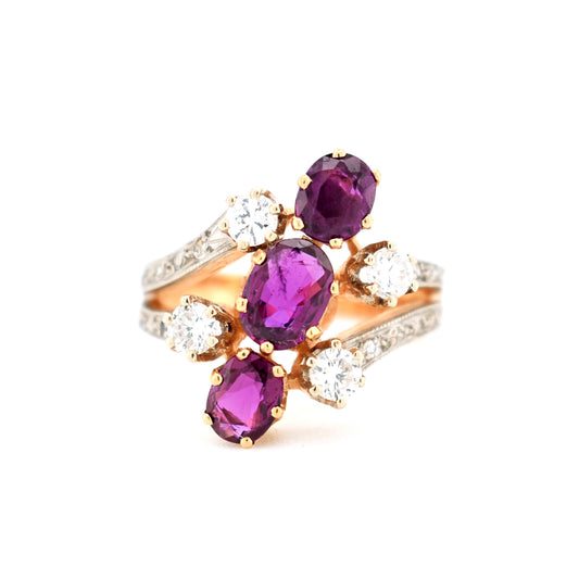 bague vintage style belle époque or en 18 carats, rubis naturels et diamants, de face